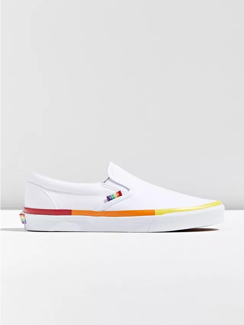 Vans Rainbow Classic Slip-On Sneaker Women’s 8.5 Men’s 7 CM 25